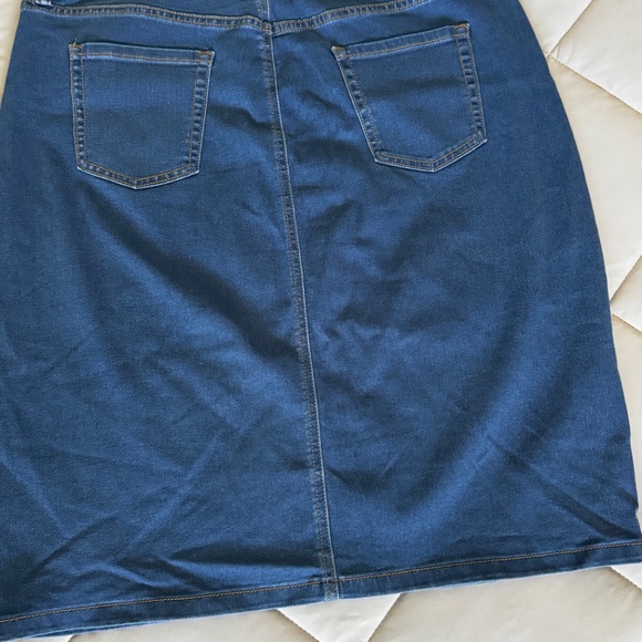 Jones New York Denim Skirt, size 14P - Picture 2 of 8